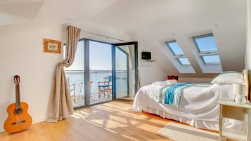 Iron/ironing board, travel cot, free WiFi, bed sheets