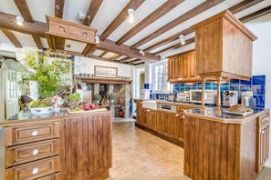 Microwave, oven, dishwasher, highchair - 3 Bed in Sandwich (oc-c32051) (Sandwich)