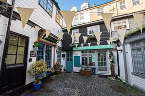 Exterior detail - 1 Bed in St. Ives (oc-drift4) (St Ives)