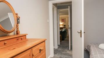 3 dormitoris, decoració individual i mobiliari individual