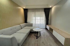 Familien-Suite, 3 Schlafzimmer, Zutritt zur Club Lounge, Stadtblick | Bettwäsche aus ägyptischer Baumwolle, hochwertige Bettwaren