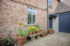Exterior detail - 1 Bed in Frampton On Severn (oc-c32001) (Frampton on Severn)