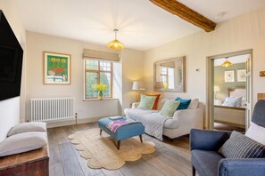 TV - 1 Bed in Frampton On Severn (oc-c32001) (Frampton on Severn)