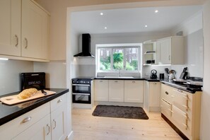 Microwave, oven, dishwasher, high chair - 4 Bed in Cromer (oc-2069) (Cromer)