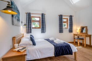 Travel crib, free WiFi, bed sheets - 3 Bed in Llangadog (oc-c32033) (Llangadog)
