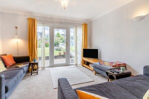 TV - 2 Bed in Mumbles (oc-d32021) (The Mumbles)