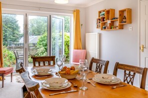 Dining - 2 Bed in Mumbles (oc-d32021) (The Mumbles)