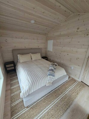 WiFi, bed sheets - Pine Marten Cabin (Pittsburg)