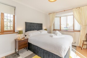 Iron/ironing board, free WiFi, bed sheets - 1 Bed in Bishopston (oc-hh654) (Bishopston)