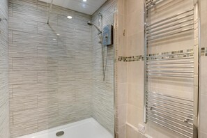 Towels - 1 Bed in Limeslade (oc-hh387) (The Mumbles)