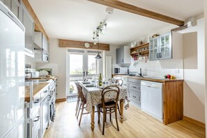 Microwave, oven, dishwasher, high chair - 3 Bed in Kirkbampton (oc-l32005) (Kirkbampton)