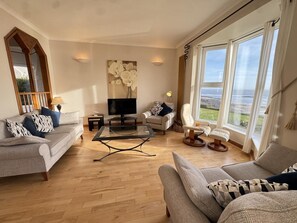 TV - 2 Bed in Mumbles (oc-hh141) (Newton)