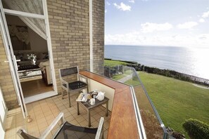 Terrace/patio - 2 Bed in Mumbles (oc-hh141) (Newton)