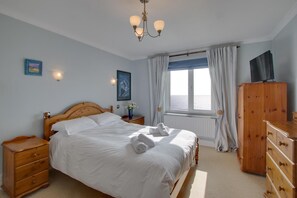 Iron/ironing board, free WiFi, bed sheets - 2 Bed in Mumbles (oc-hh141) (Newton)