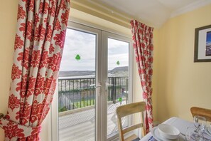 Dining - 4 Bed in Port Eynon (oc-hh9905) (Port Eynon)