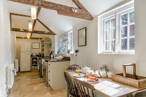 Oven, dishwasher, highchair, cookware/dishes/utensils - 2 Bed in Durweston (oc-o31978) (Durweston)