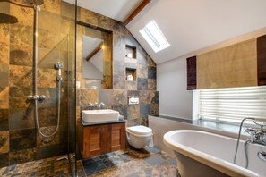 Hair dryer, towels - 4 Bed in Gower (oc-hh701) (Port Eynon)