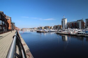 Marina - 4 Bed in Marina (oc-hh206) (Swansea)