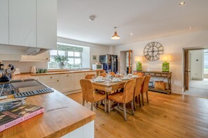Microwave, oven, dishwasher, high chair - 4 Bed in Alyth (oc-e31853) (Auchrannie)