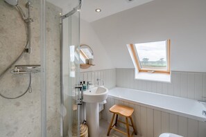 Hair dryer, towels - 4 Bed in Alyth (oc-e31853) (Auchrannie)