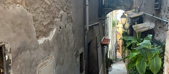 Guest House 'La Colonnina' con Giardino in Comune, Wi-Fi e Aria Condizionata