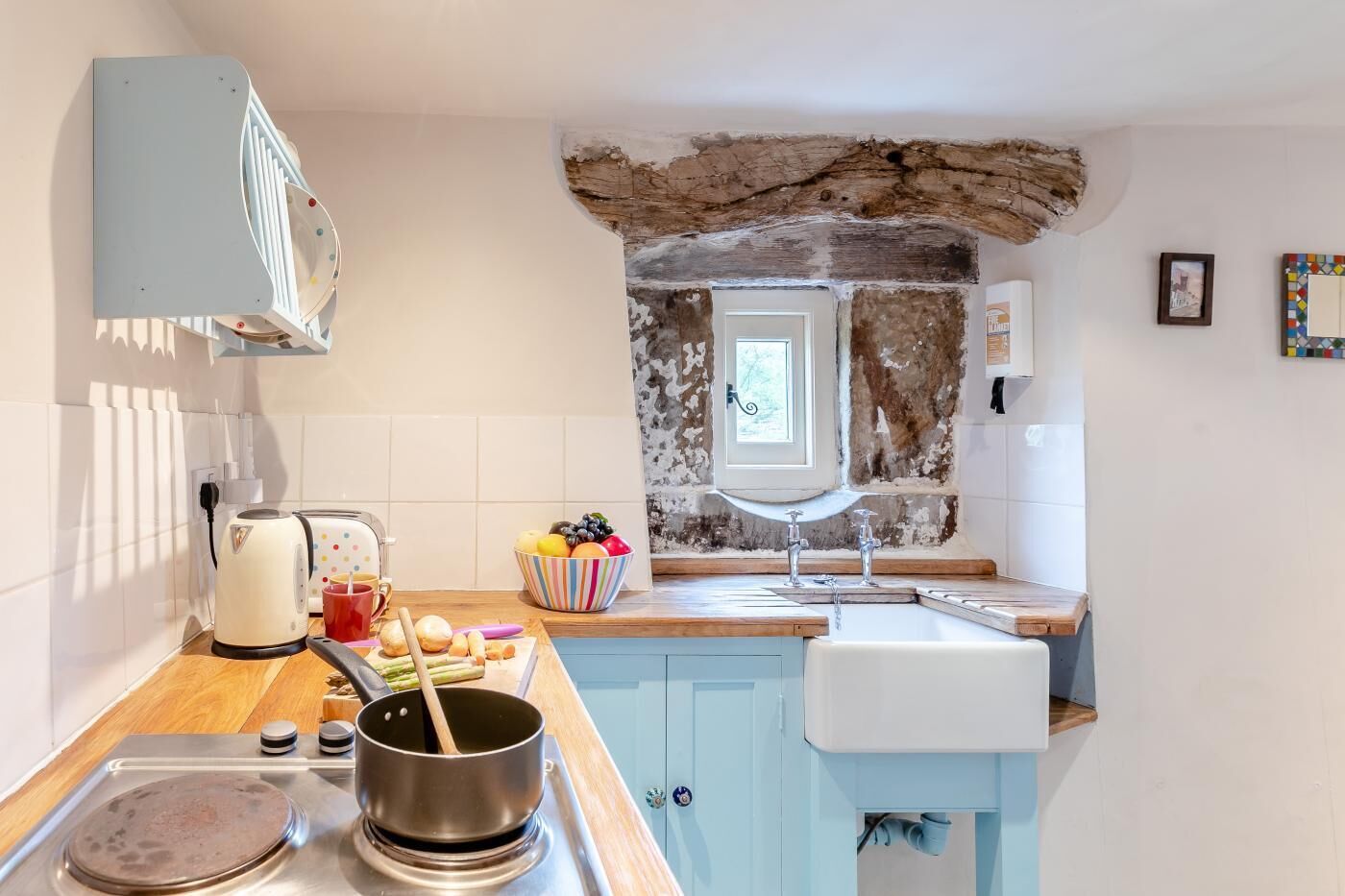 Oven, cookware/dishes/utensils