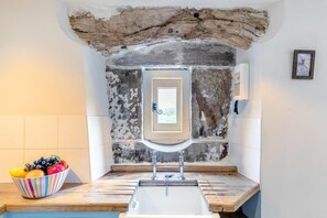 Interior - 1 Bed in Longnor (oc-y32018) (Heathylee)