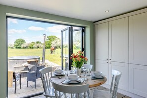 تناول الطعام