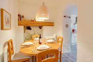 Dining - 2 Bed in Reynoldston (oc-hh328) (Reynoldston)