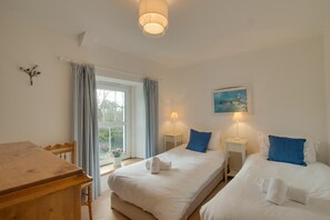Iron/ironing board, free WiFi, bed sheets - 2 Bed in Reynoldston (oc-hh328) (Reynoldston)
