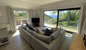 TV - 3 Bed in Gower (oc-hh24) (Swansea)