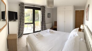 3 bedrooms, iron/ironing board, free WiFi, bed sheets - 3 Bed in Gower (oc-hh24) (Swansea)