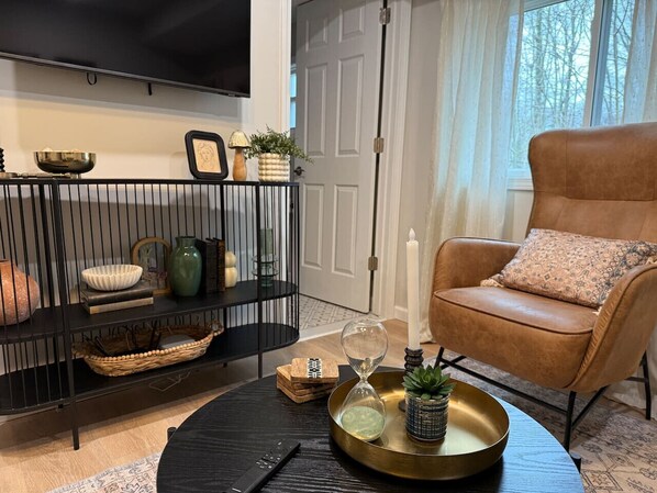 Interior - Tranquil Woods #4-Walk to the Strip, A/C, Wi-Fi (Geneva)