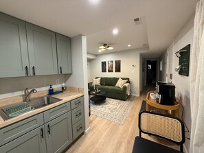 Interior - Tranquil Woods #4-Walk to the Strip, A/C, Wi-Fi (Geneva)