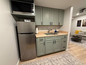 Private kitchen - Tranquil Woods #4-Walk to the Strip, A/C, Wi-Fi (Geneva)