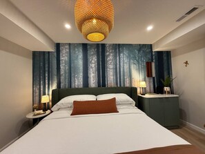 Room - Tranquil Woods #4-Walk to the Strip, A/C, Wi-Fi (Geneva)