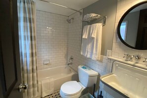 Bathroom - Modern Retro #10, WiFi, A/C, walk to the Strip (Geneva)