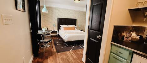 1 bedroom, iron/ironing board, WiFi (free), bed sheets