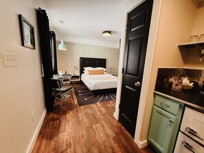 1 bedroom, iron/ironing board, free WiFi, bed sheets - Modern Retro #10, WiFi, A/C, walk to the Strip (Geneva)