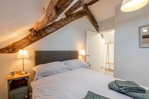 Iron/ironing board, free WiFi, bed sheets - 2 Bed in Dean (oc-h32066) (Dean)