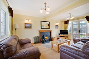 TV, fireplace - 3 Bed in Gower (oc-hh23) (Port Eynon)