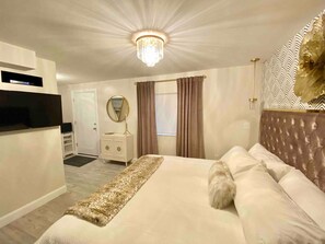 Iron/ironing board, WiFi, bed sheets - King Glamour #8, Walk to the Strip, A/C, WiFi (Geneva)