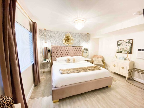 Iron/ironing board, WiFi, bed sheets - King Glamour #8, Walk to the Strip, A/C, WiFi (Geneva)