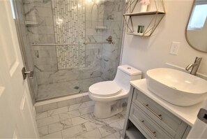 Hair dryer, towels - King Glamour #8, Walk to the Strip, A/C, WiFi (Geneva)