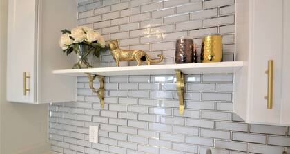 King Glamour #8, Walk to the Strip, A/C, WiFi