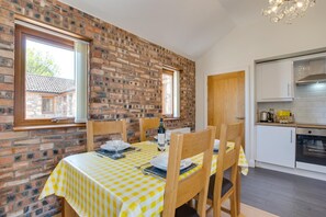 Dining - 2 Bed in Gower (oc-hh487) (Pen-clawdd)