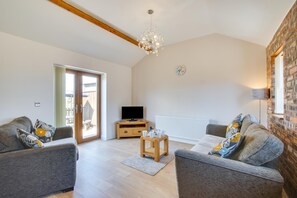 TV - 2 Bed in Gower (oc-hh487) (Pen-clawdd)