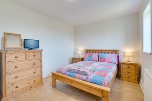 Iron/ironing board, free WiFi, bed sheets - 2 Bed in Gower (oc-hh487) (Pen-clawdd)