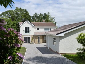 Exterior - 4 Bed in Swansea (oc-hh642) (Mayals)