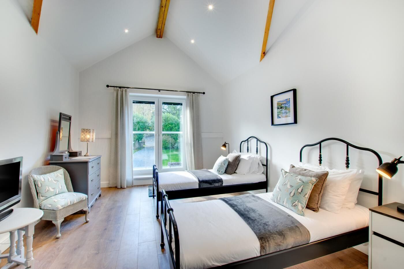 Silitysrauta/-lauta, ilmainen Wi-Fi, vuodevaatteet